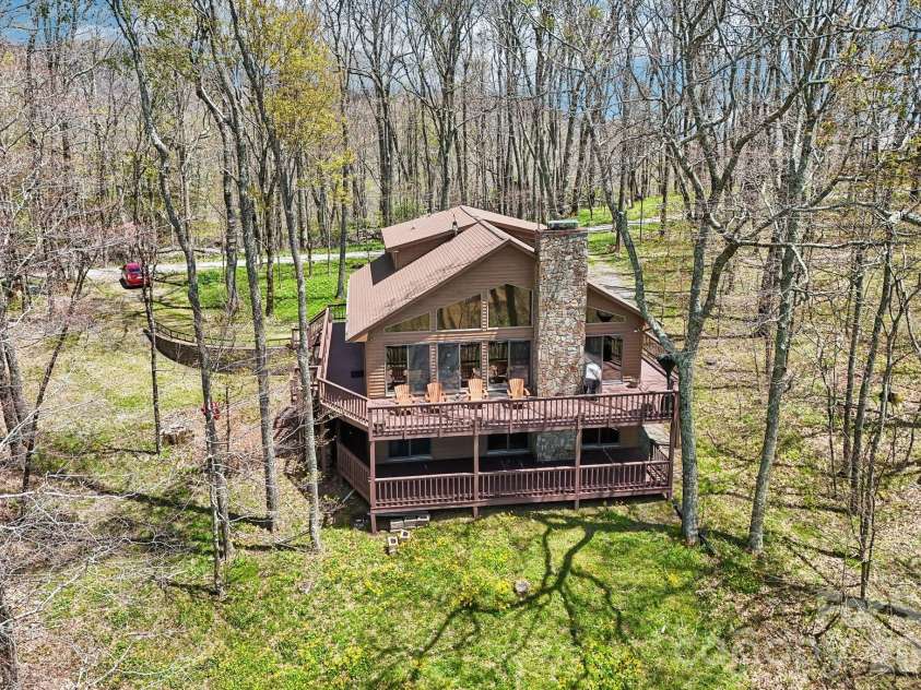 34 Wolfs Head Court, Mars Hill, NC 28754.  MLS# CAR4359563, YatesRealty ID 18544. High Elevation and Views
