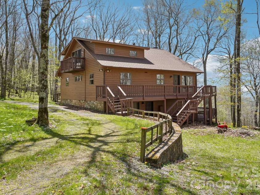 34 Wolfs Head Court, Mars Hill, NC 28754.  MLS# CAR4359563, YatesRealty ID 18544. High Elevation and Views
