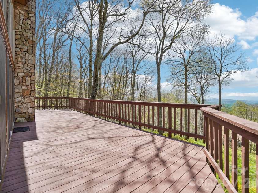 34 Wolfs Head Court, Mars Hill, NC 28754.  MLS# CAR4359563, YatesRealty ID 18544. Long Range Mountain Views