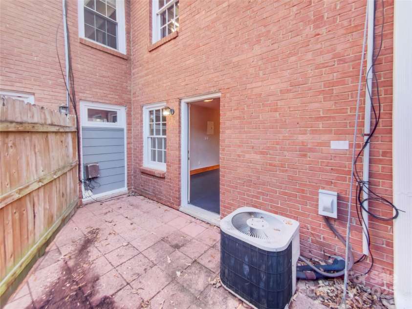 638 Chipley Avenue, Charlotte, NC 28205.  MLS# CAR4212656, YatesRealty ID 18546. 