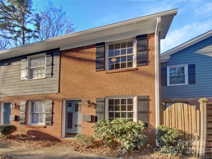 638 Chipley Avenue, Charlotte, NC 28205.  MLS# CAR4212656, YatesRealty ID 18546. 