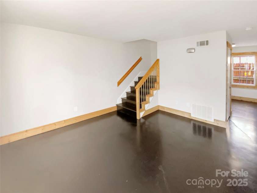 638 Chipley Avenue, Charlotte, NC 28205.  MLS# CAR4212656, YatesRealty ID 18546. 