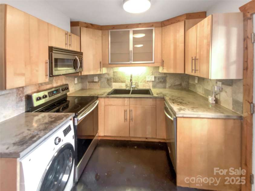 638 Chipley Avenue, Charlotte, NC 28205.  MLS# CAR4212656, YatesRealty ID 18546. 