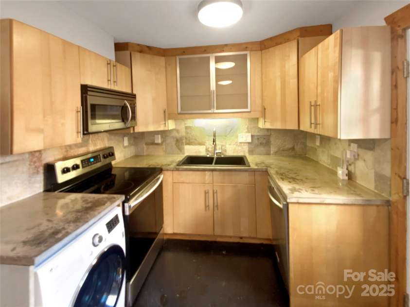 638 Chipley Avenue, Charlotte, NC 28205.  MLS# CAR4212656, YatesRealty ID 18546. 