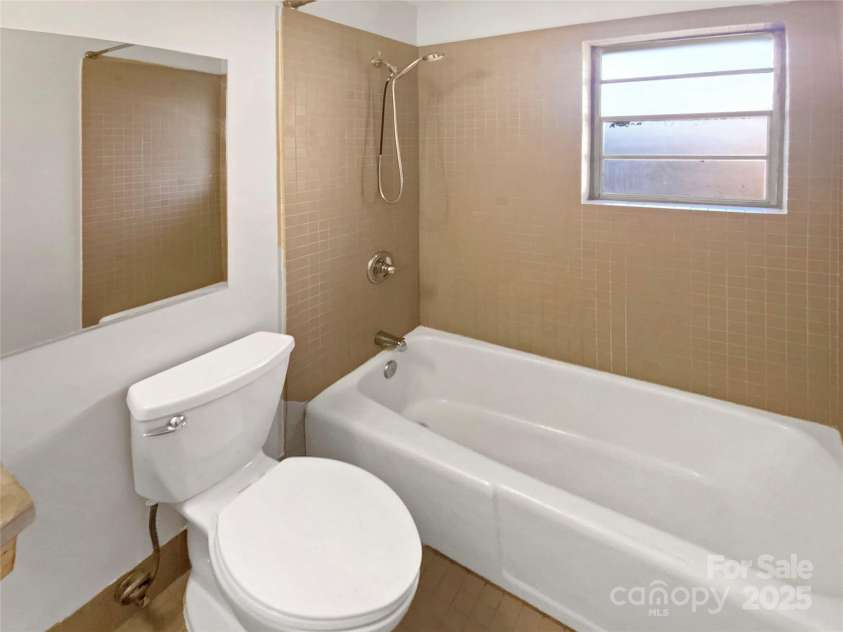638 Chipley Avenue, Charlotte, NC 28205.  MLS# CAR4212656, YatesRealty ID 18546. 