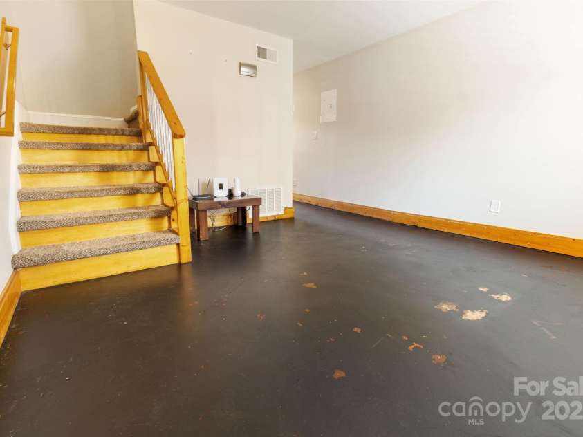 638 Chipley Avenue, Charlotte, NC 28205.  MLS# CAR4327228, YatesRealty ID 18546. 