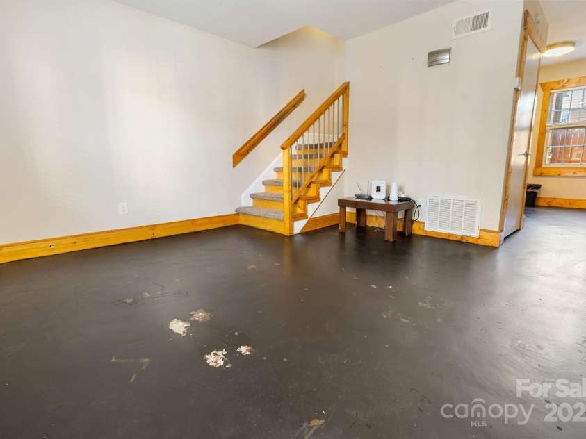 638 Chipley Avenue, Charlotte, NC 28205.  MLS# CAR4327228, YatesRealty ID 18546. 