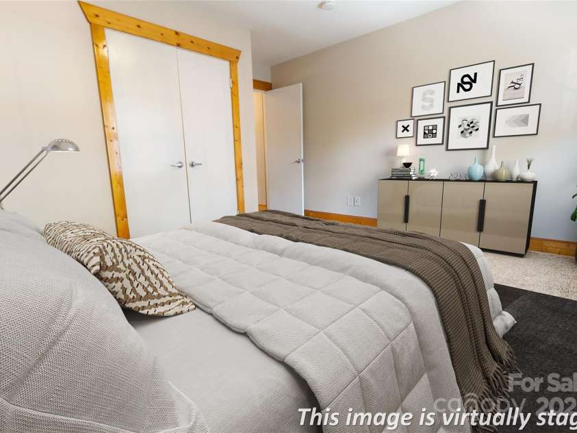 638 Chipley Avenue, Charlotte, NC 28205.  MLS# CAR4327228, YatesRealty ID 18546. Primary bedroom