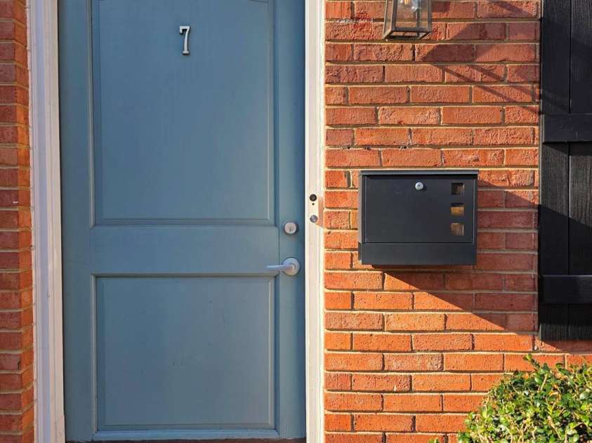 638 Chipley Avenue, Charlotte, NC 28205.  MLS# CAR4327228, YatesRealty ID 18546. Welcome Home to 638 Chipley Ave #7