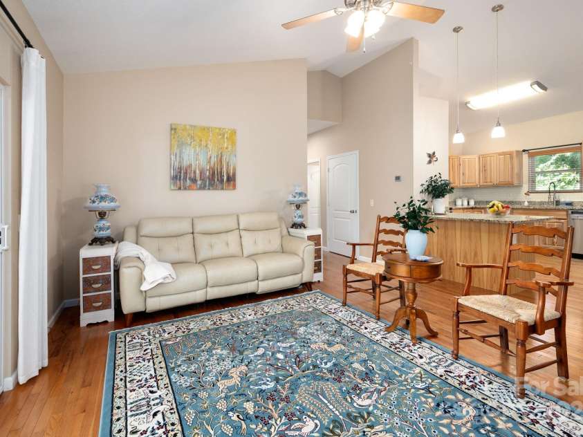 174 Diamond Point, Canton, NC 28716.  MLS# CAR4261296, YatesRealty ID 18548. Cozy open-concept layout