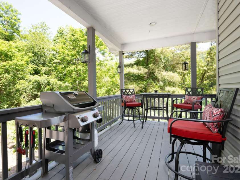 174 Diamond Point, Canton, NC 28716.  MLS# CAR4261296, YatesRealty ID 18548. Front Porch