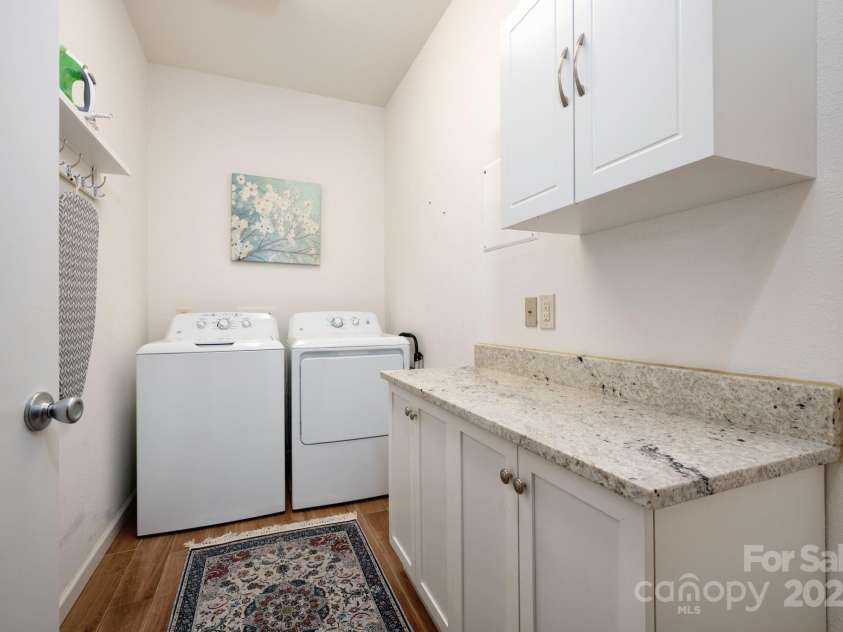 174 Diamond Point, Canton, NC 28716.  MLS# CAR4261296, YatesRealty ID 18548. Laundary Ara