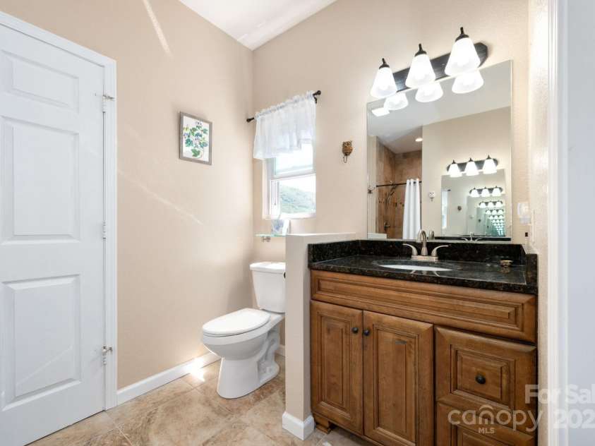 174 Diamond Point, Canton, NC 28716.  MLS# CAR4261296, YatesRealty ID 18548. Primary En-suite Bathroom