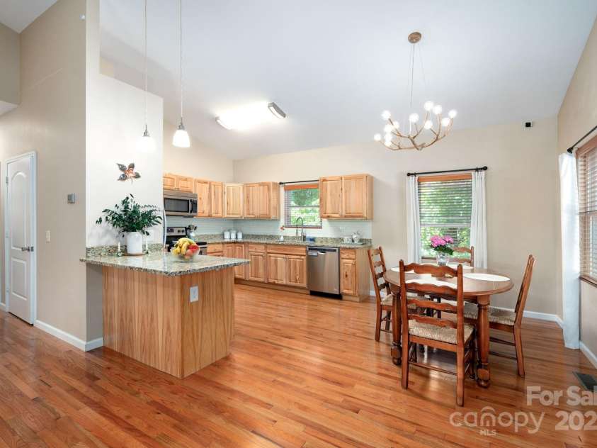 174 Diamond Point, Canton, NC 28716.  MLS# CAR4261296, YatesRealty ID 18548. Spacious kitchen and dining