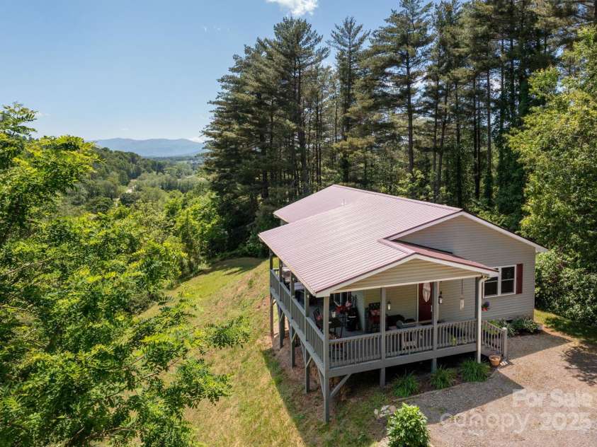 174 Diamond Point, Canton, NC 28716.  MLS# CAR4261296, YatesRealty ID 18548. Welcome to Diamond Point