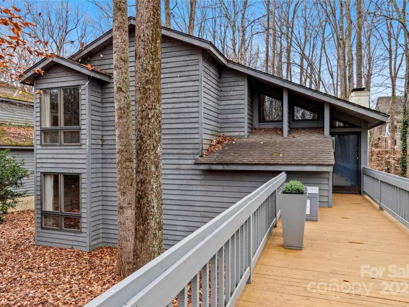 224 Forest Brook Drive, Winston Salem, NC 27106.  MLS# CAR4328411, YatesRealty ID 18548. 