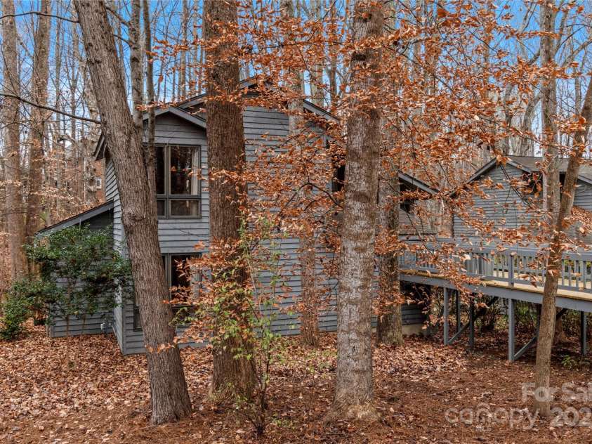 224 Forest Brook Drive, Winston Salem, NC 27106.  MLS# CAR4328411, YatesRealty ID 18548. 