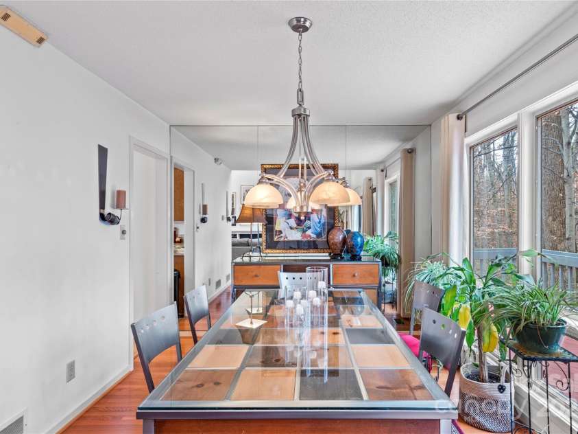 224 Forest Brook Drive, Winston Salem, NC 27106.  MLS# CAR4328411, YatesRealty ID 18548. 