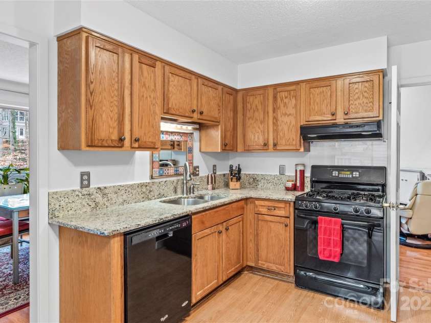 224 Forest Brook Drive, Winston Salem, NC 27106.  MLS# CAR4328411, YatesRealty ID 18548. 