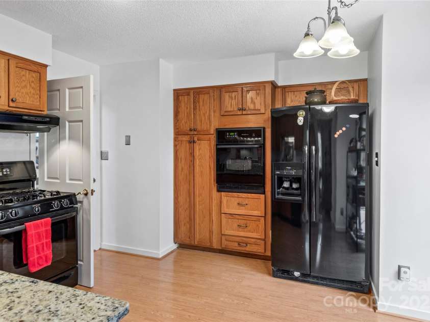 224 Forest Brook Drive, Winston Salem, NC 27106.  MLS# CAR4328411, YatesRealty ID 18548. 