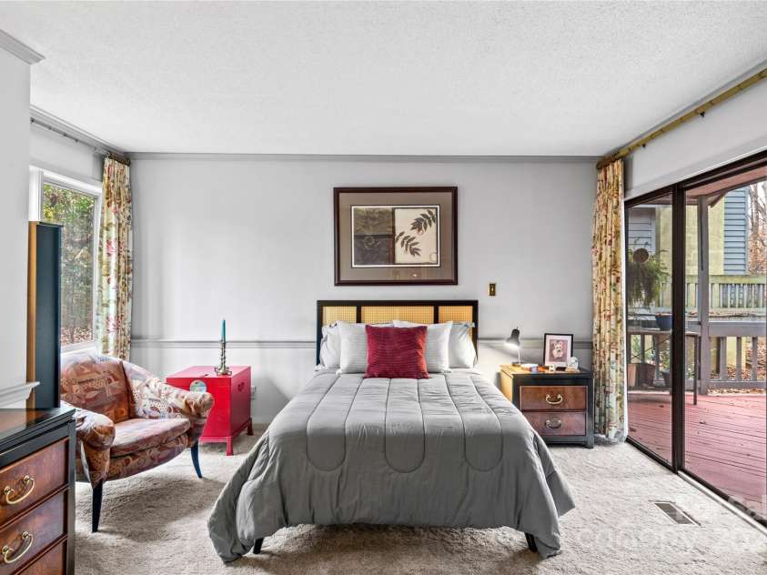 224 Forest Brook Drive, Winston Salem, NC 27106.  MLS# CAR4328411, YatesRealty ID 18548. 