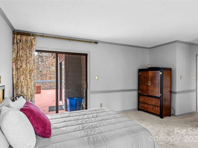 224 Forest Brook Drive, Winston Salem, NC 27106.  MLS# CAR4328411, YatesRealty ID 18548. 