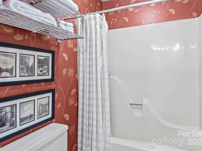 224 Forest Brook Drive, Winston Salem, NC 27106.  MLS# CAR4328411, YatesRealty ID 18548. 