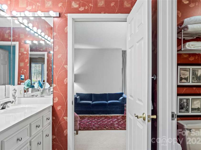 224 Forest Brook Drive, Winston Salem, NC 27106.  MLS# CAR4328411, YatesRealty ID 18548. 