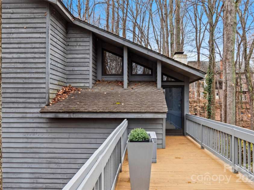 224 Forest Brook Drive, Winston Salem, NC 27106.  MLS# CAR4328411, YatesRealty ID 18548. 