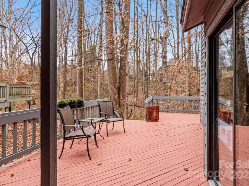 224 Forest Brook Drive, Winston Salem, NC 27106.  MLS# CAR4328411, YatesRealty ID 18548. 