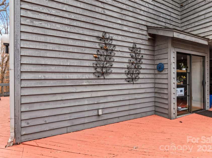 224 Forest Brook Drive, Winston Salem, NC 27106.  MLS# CAR4328411, YatesRealty ID 18548. 