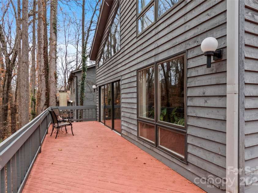 224 Forest Brook Drive, Winston Salem, NC 27106.  MLS# CAR4328411, YatesRealty ID 18548. 