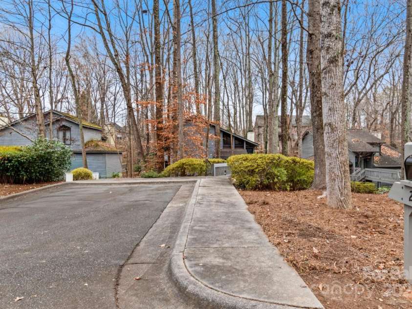 224 Forest Brook Drive, Winston Salem, NC 27106.  MLS# CAR4328411, YatesRealty ID 18548. 