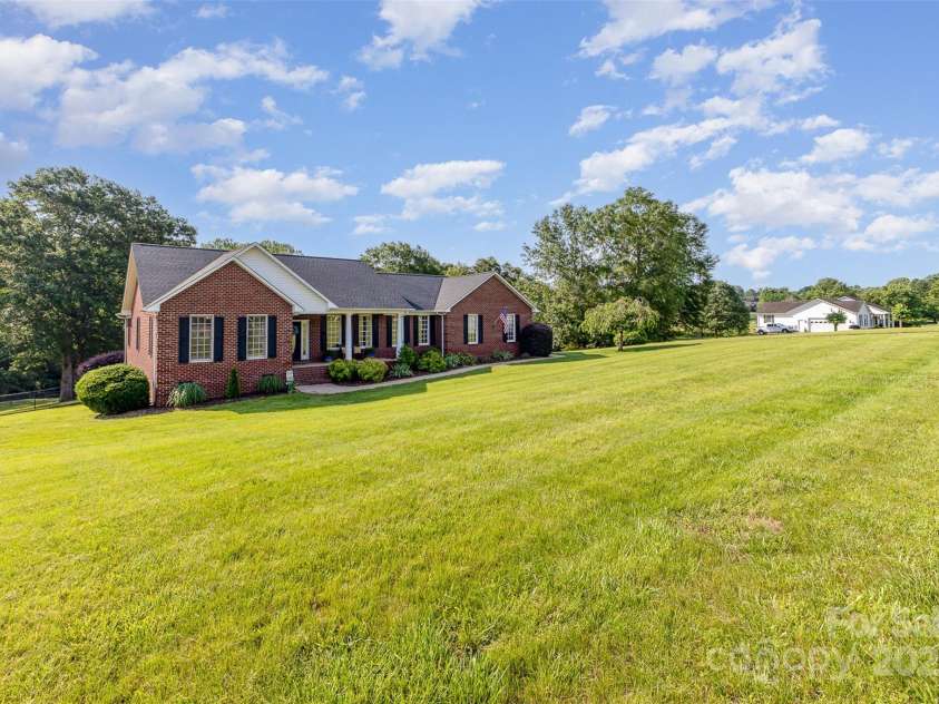 214 Silver Creek Lane, Shelby, NC 28152.  MLS# CAR4266166, YatesRealty ID 18549. Great curb appeal!