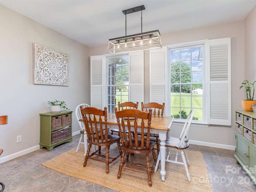 214 Silver Creek Lane, Shelby, NC 28152.  MLS# CAR4266166, YatesRealty ID 18549. Light-filled breakfast area...