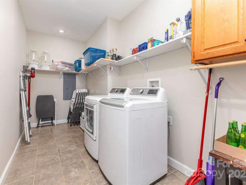 214 Silver Creek Lane, Shelby, NC 28152.  MLS# CAR4266166, YatesRealty ID 18549. Look at this HUGE laundry/utility room w/ so much extra space!