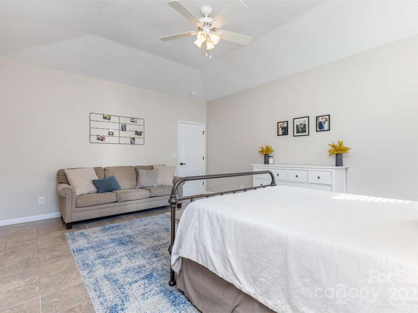 214 Silver Creek Lane, Shelby, NC 28152.  MLS# CAR4266166, YatesRealty ID 18549. Two separate walk in closets...