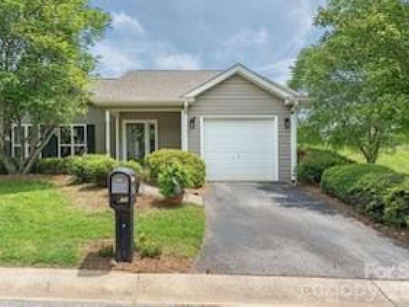40 Olde Covington Way, Arden, NC 28704.  MLS# CAR4342766, YatesRealty ID 18549. 