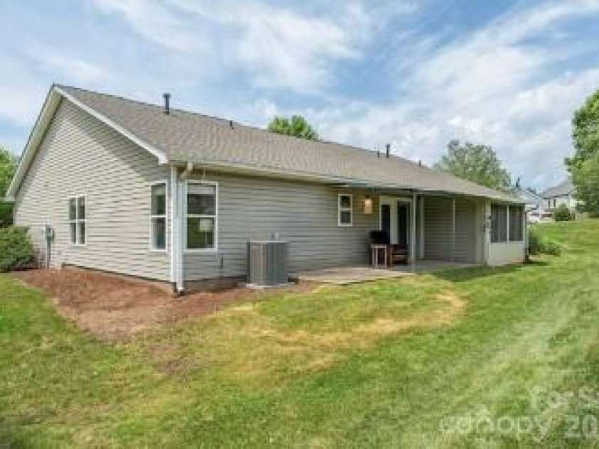 40 Olde Covington Way, Arden, NC 28704.  MLS# CAR4342766, YatesRealty ID 18549. 