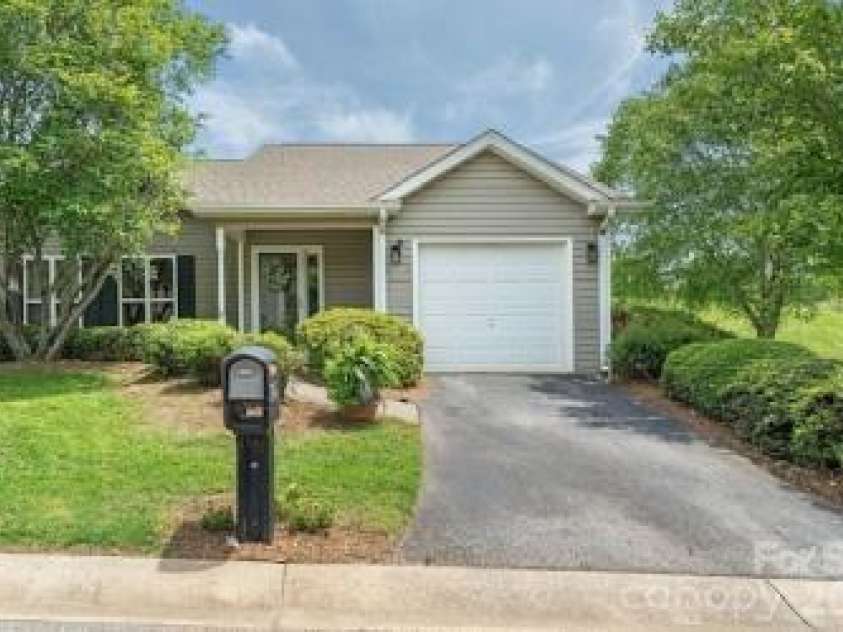 40 Olde Covington Way, Arden, NC 28704.  MLS# CAR4342766, YatesRealty ID 18549. 