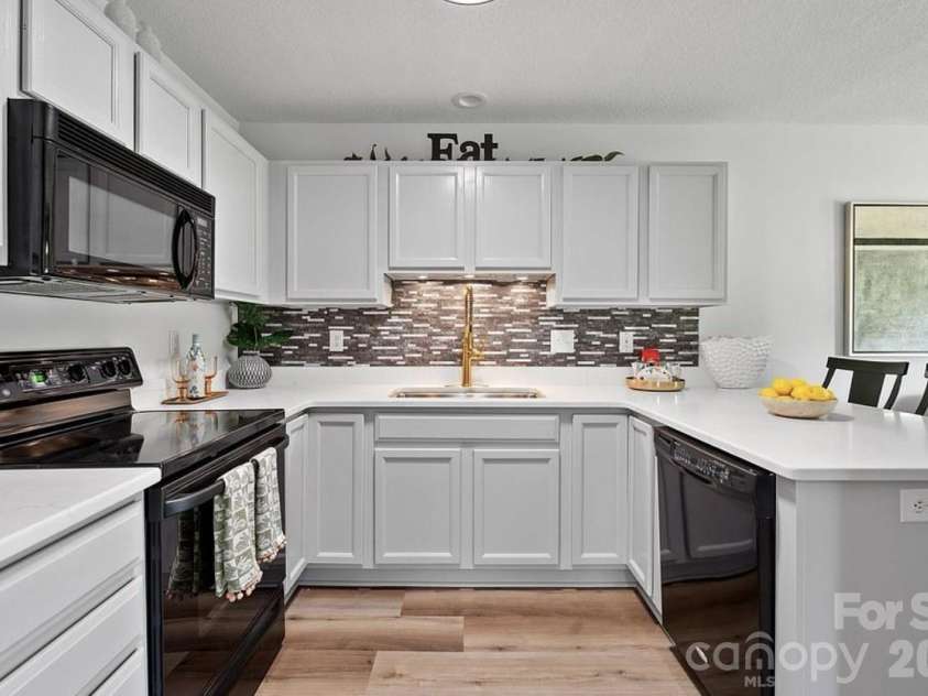 40 Olde Covington Way, Arden, NC 28704.  MLS# CAR4342766, YatesRealty ID 18549. 