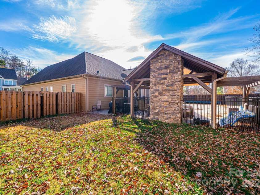 3911 13th Street, Hickory, NC 28601.  MLS# CAR4329122, YatesRealty ID 1855. 