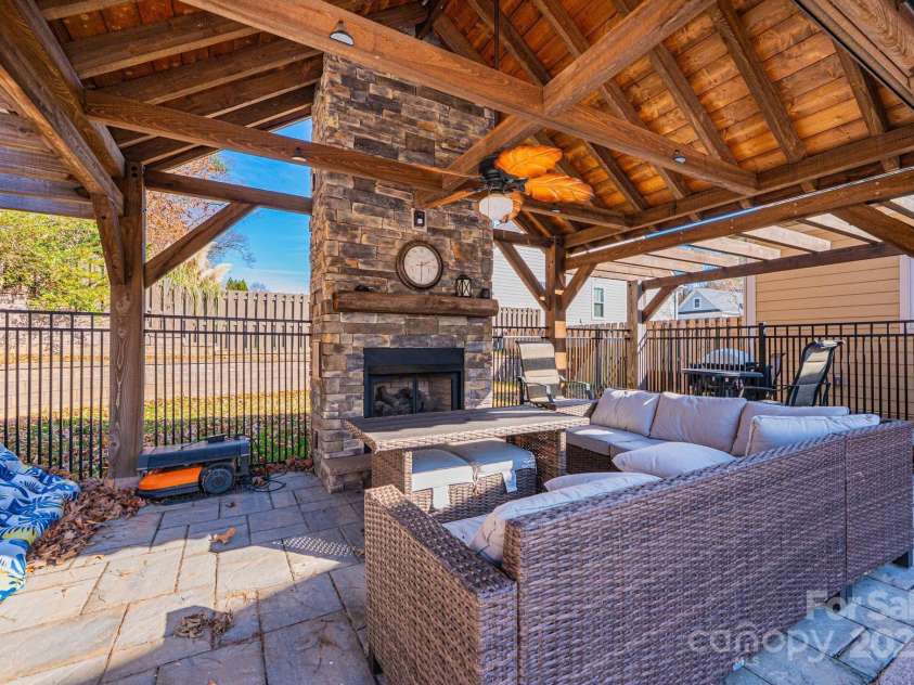 3911 13th Street, Hickory, NC 28601.  MLS# CAR4329122, YatesRealty ID 1855. 