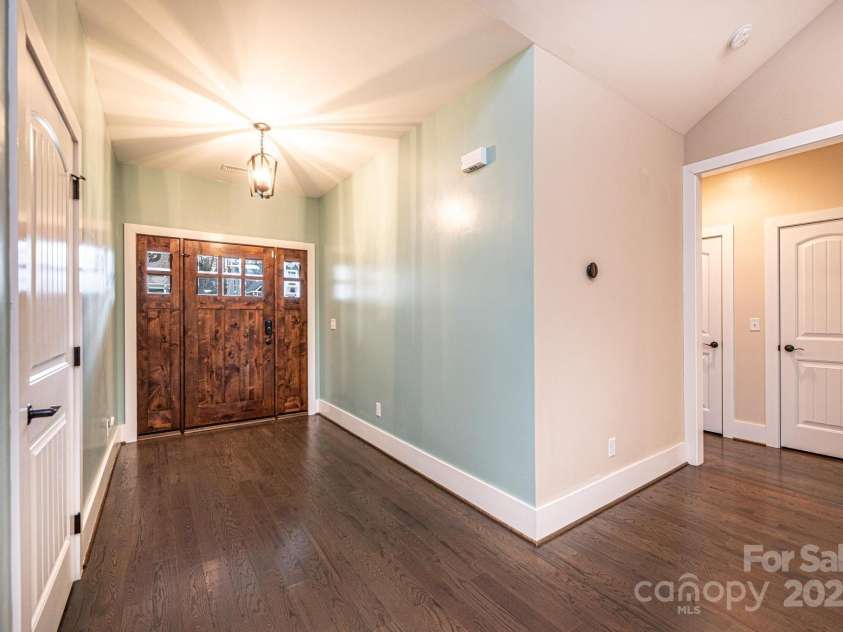 3911 13th Street, Hickory, NC 28601.  MLS# CAR4329122, YatesRealty ID 1855. 