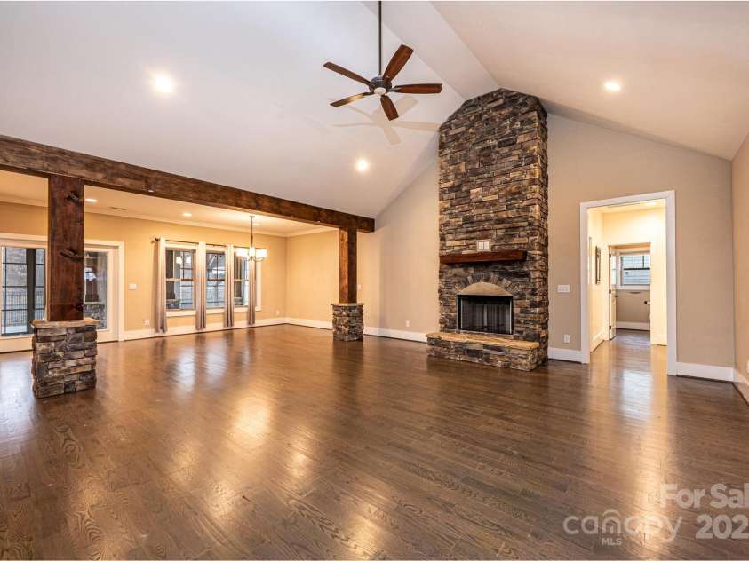 3911 13th Street, Hickory, NC 28601.  MLS# CAR4329122, YatesRealty ID 1855. 