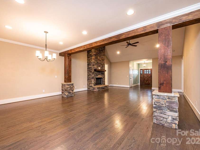 3911 13th Street, Hickory, NC 28601.  MLS# CAR4329122, YatesRealty ID 1855. 