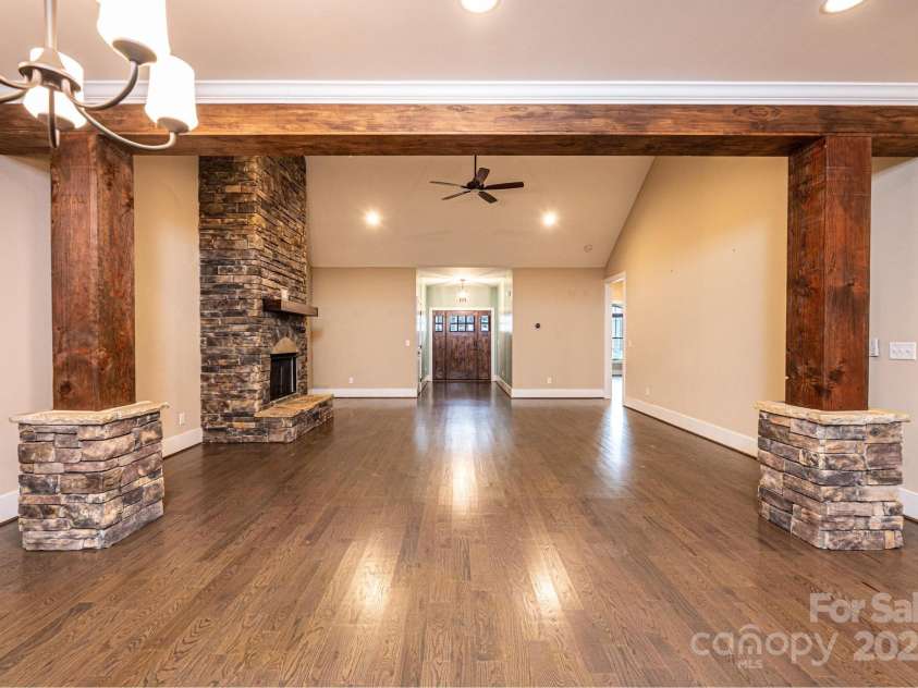 3911 13th Street, Hickory, NC 28601.  MLS# CAR4329122, YatesRealty ID 1855. 