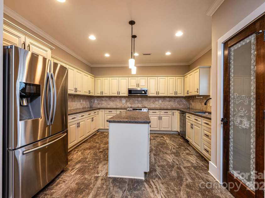 3911 13th Street, Hickory, NC 28601.  MLS# CAR4329122, YatesRealty ID 1855. 