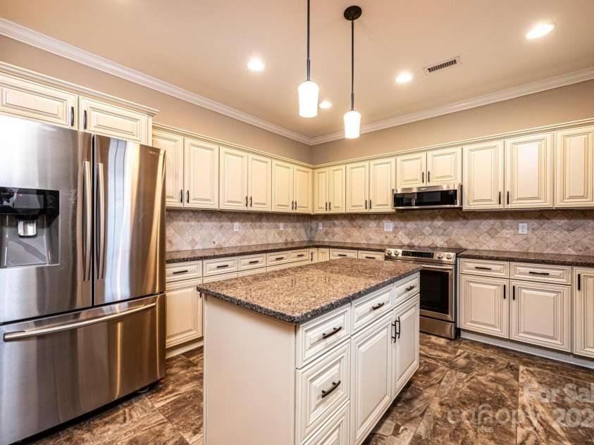 3911 13th Street, Hickory, NC 28601.  MLS# CAR4329122, YatesRealty ID 1855. 