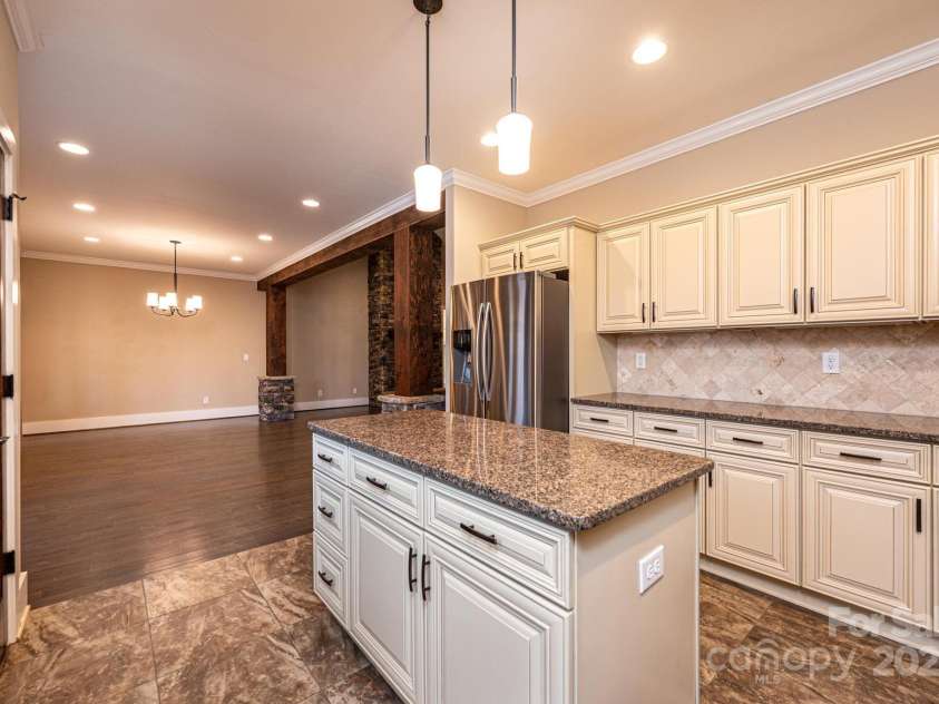 3911 13th Street, Hickory, NC 28601.  MLS# CAR4329122, YatesRealty ID 1855. 